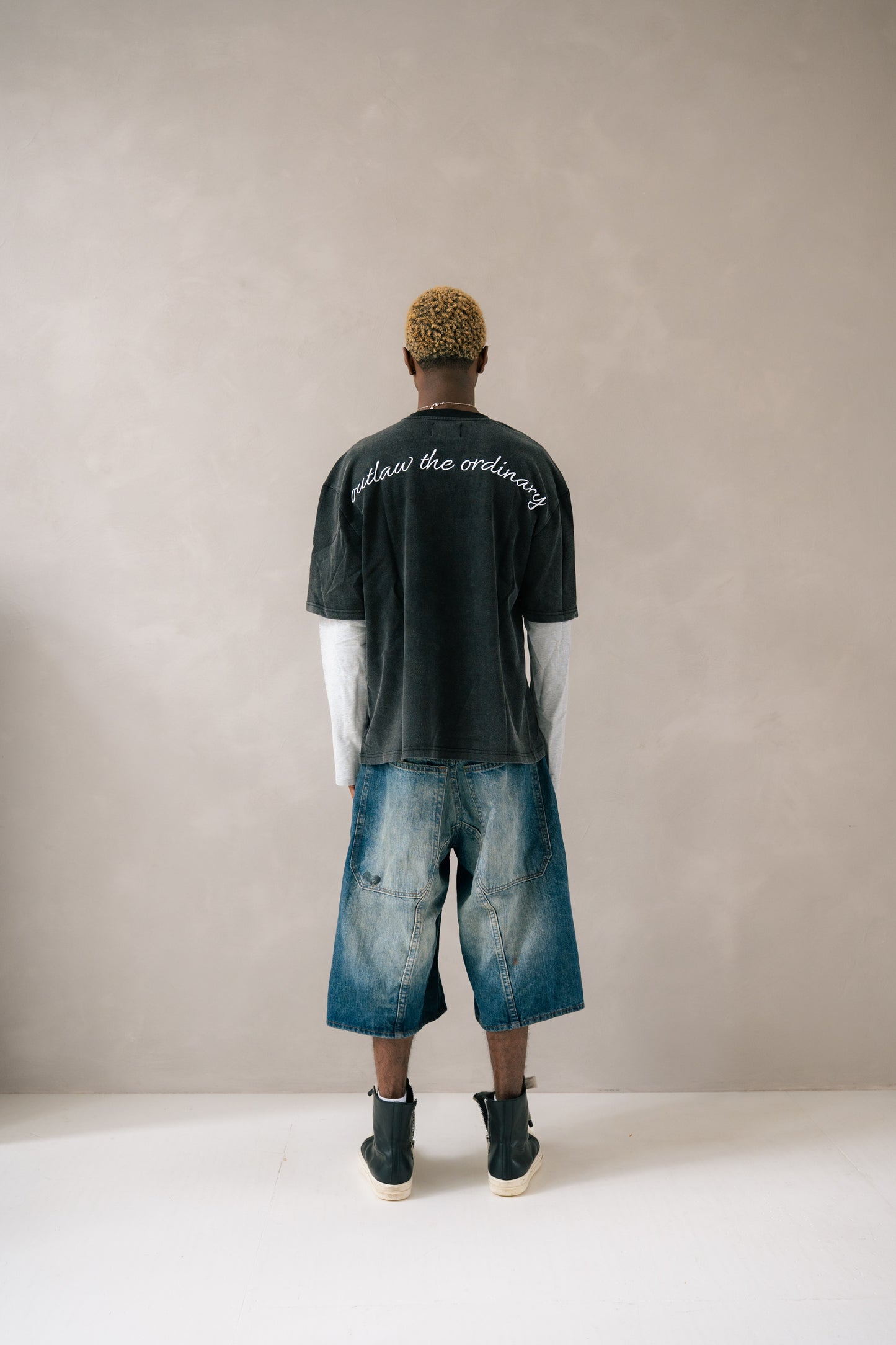 LONGSLEEVE T-SHIRT